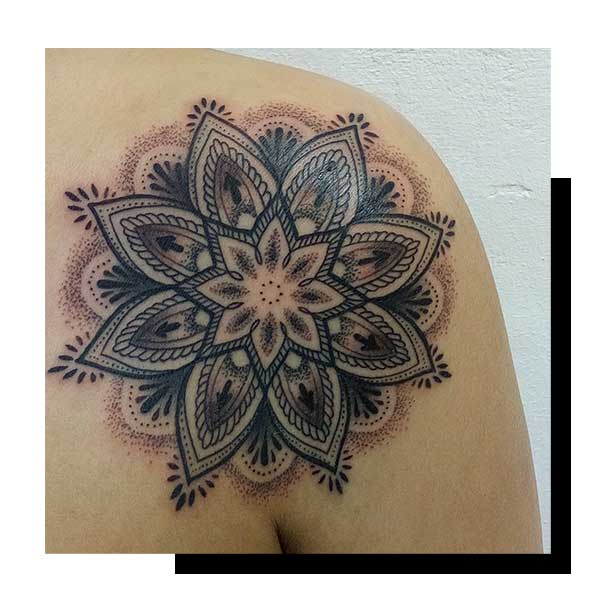 stil mandala - Blackwork Tattoo